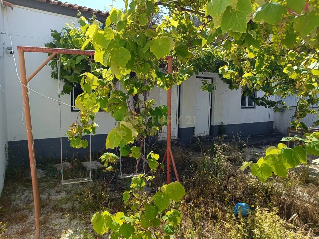 Reservado - Casa de Praia com vista lateral para o mar, com 2 garagens box, logradouro de boas dimensões, 3 quartos, a uma curta distância da praia paradisíaca de Vale Furado - Image 29
