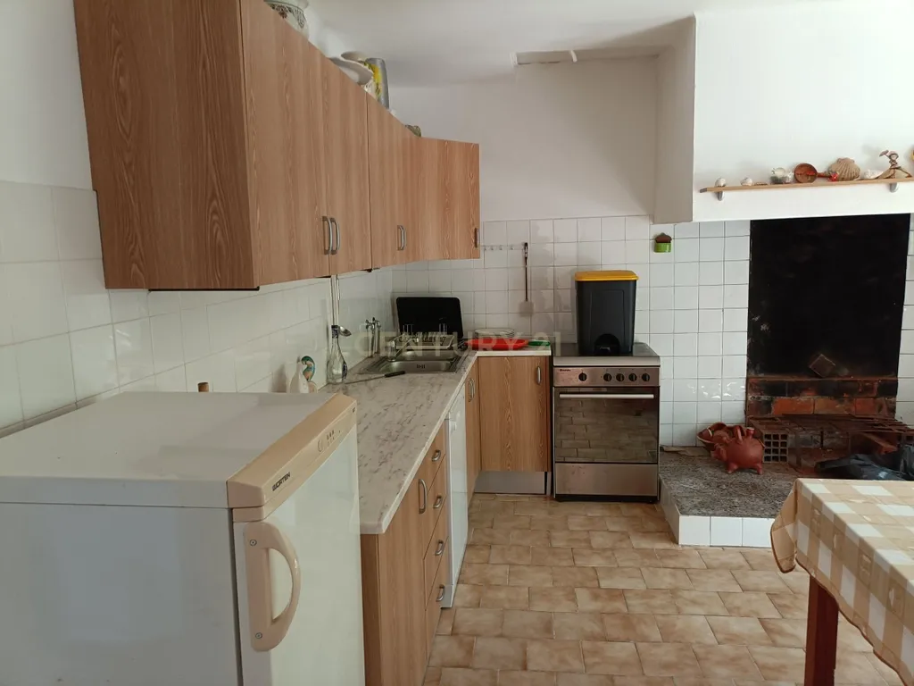 Reservado - Casa de Praia com vista lateral para o mar, com 2 garagens box, logradouro de boas dimensões, 3 quartos, a uma curta distância da praia paradisíaca de Vale Furado - Image 15
