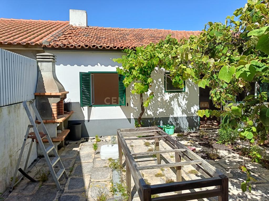 Reservado - Casa de Praia com vista lateral para o mar, com 2 garagens box, logradouro de boas dimensões, 3 quartos, a uma curta distância da praia paradisíaca de Vale Furado - Image 28