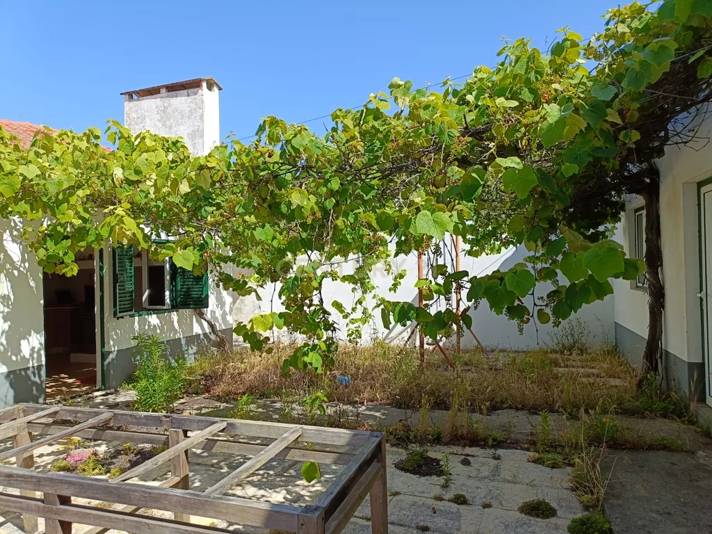 Reservado - Casa de Praia com vista lateral para o mar, com 2 garagens box, logradouro de boas dimensões, 3 quartos, a uma curta distância da praia paradisíaca de Vale Furado - Image 26