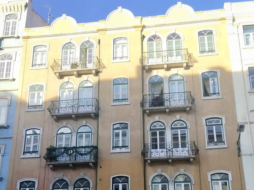 Apartamento T3 à venda na Rua Morais Soares, com lugar de parqueamento. - Image 22