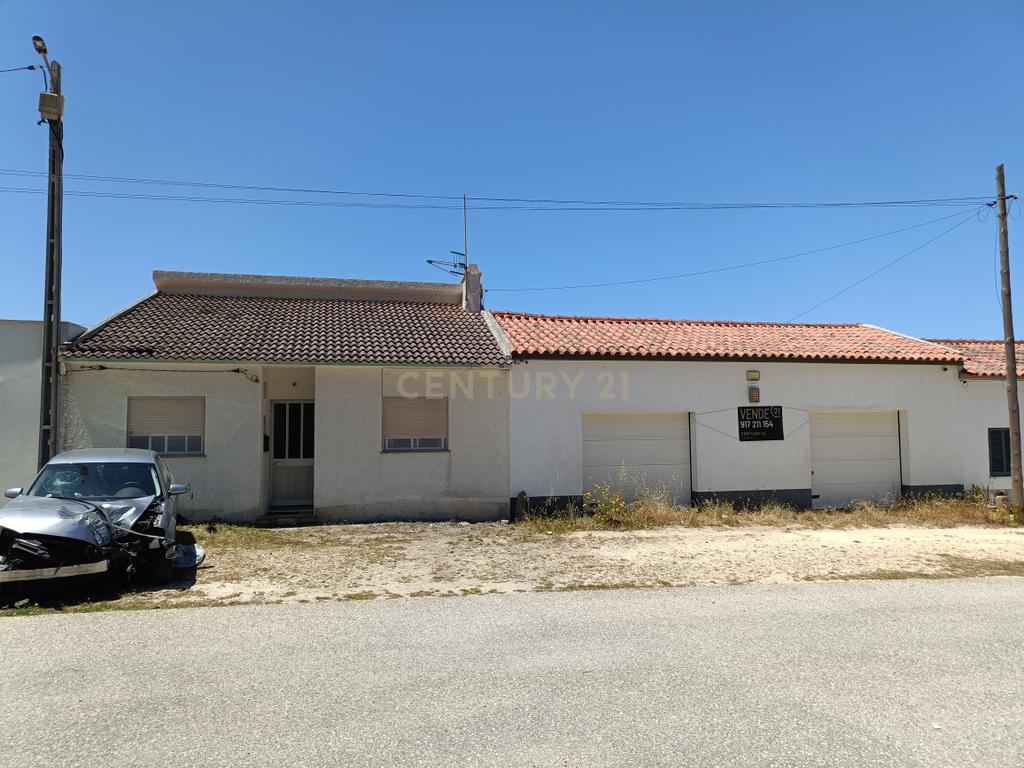 Reservado - Casa de Praia com vista lateral para o mar, com 2 garagens box, logradouro de boas dimensões, 3 quartos, a uma curta distância da praia paradisíaca de Vale Furado - Image 40