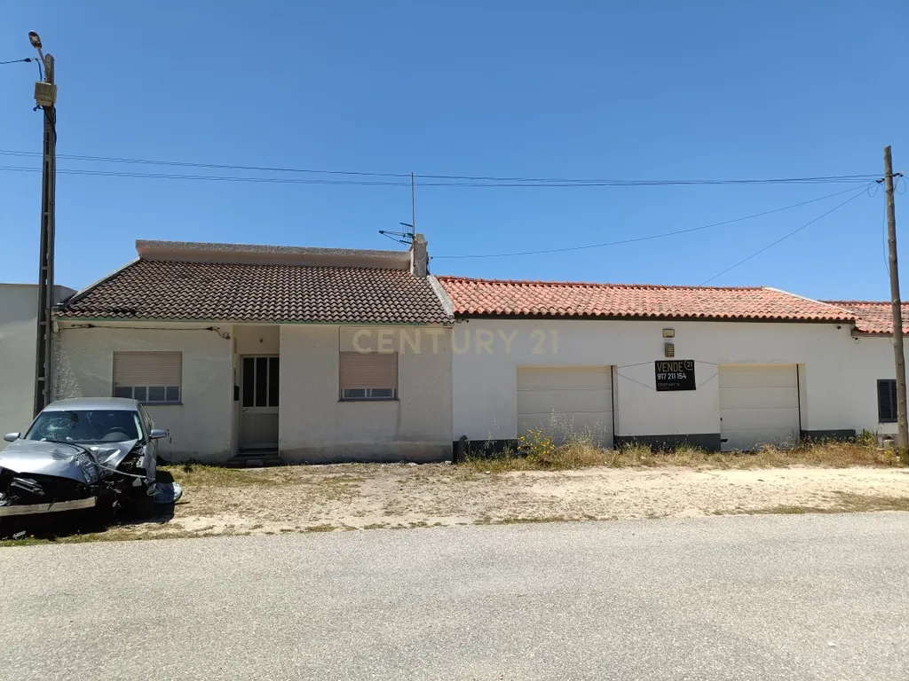 Reservado - Casa de Praia com vista lateral para o mar, com 2 garagens box, logradouro de boas dimensões, 3 quartos, a uma curta distância da praia paradisíaca de Vale Furado - Image 40