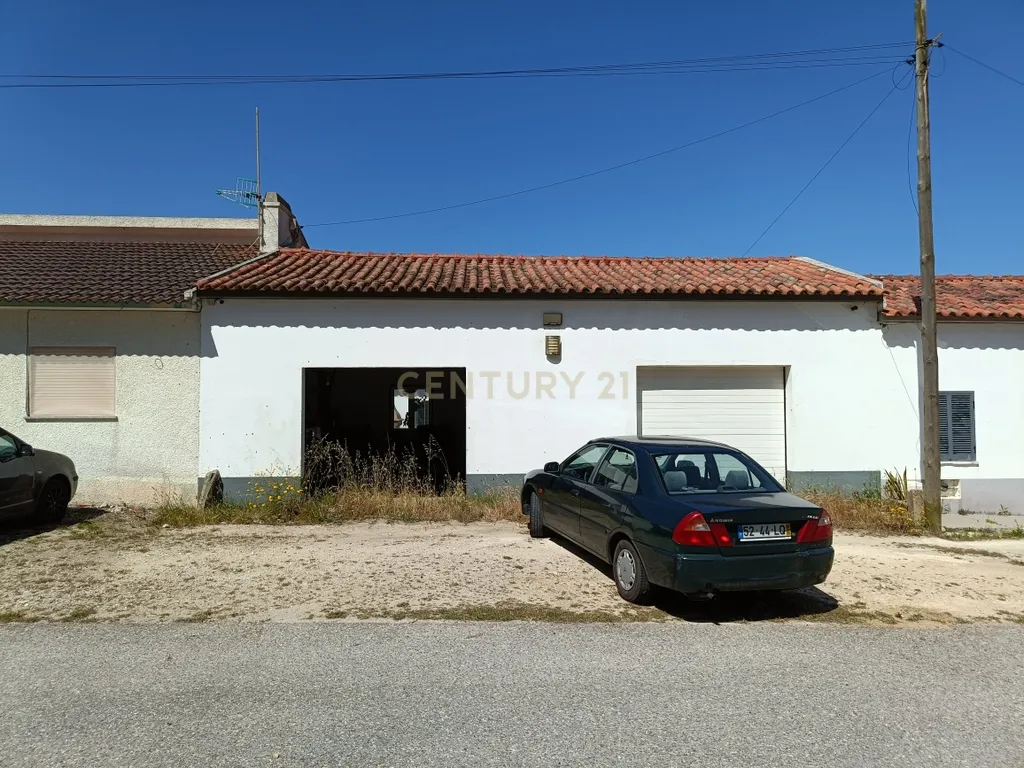 Reservado - Casa de Praia com vista lateral para o mar, com 2 garagens box, logradouro de boas dimensões, 3 quartos, a uma curta distância da praia paradisíaca de Vale Furado - Image 39