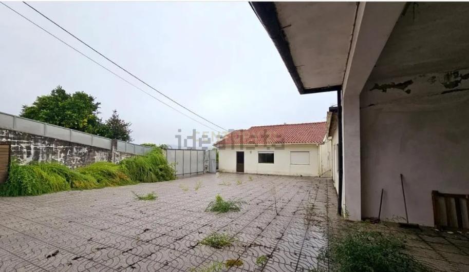 Moradia T3 unifamiliar e armazém em Tagilde e Vizela - Image 4