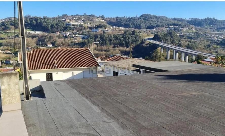 Moradia T3 unifamiliar e armazém em Tagilde e Vizela - Image 6