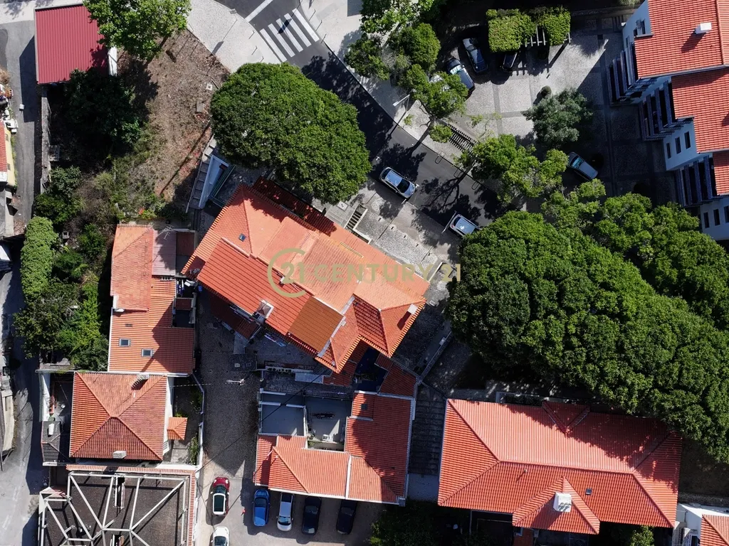 Prédio com terreno de 1200m2 no centro de Cascais | Zona Premium - Image 9
