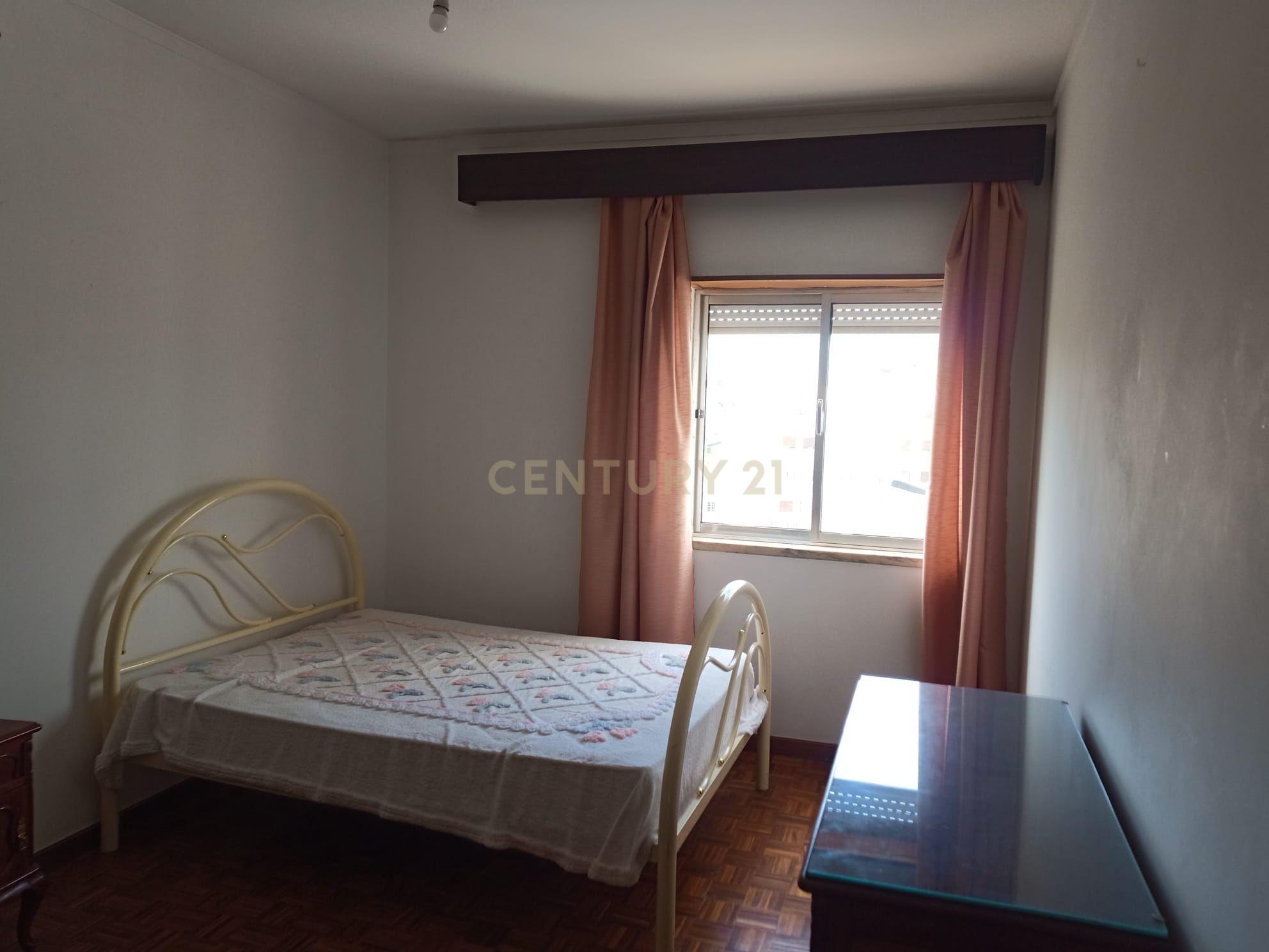 Apartamento T3, Rua Cardeal da Mota, em Castelo Branco - Image 3
