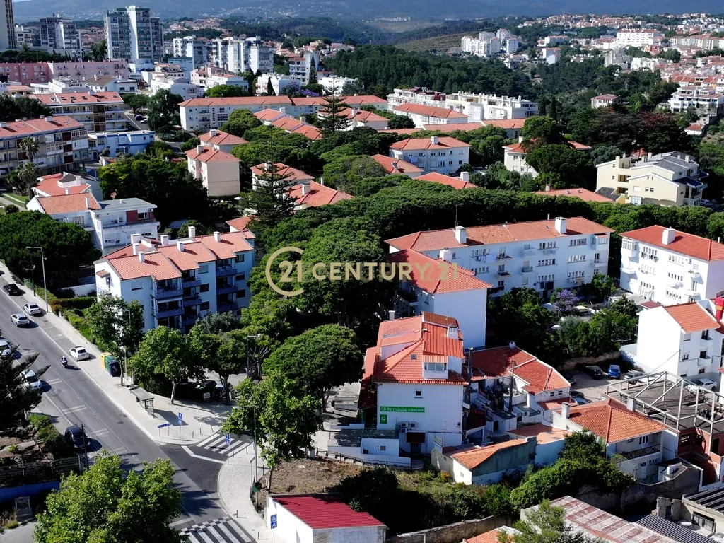 Prédio com terreno de 1200m2 no centro de Cascais | Zona Premium - Image 2