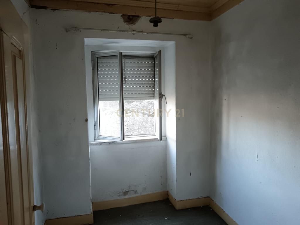 Casa Antiga com Logradouro, em Castelo Branco - Image 5