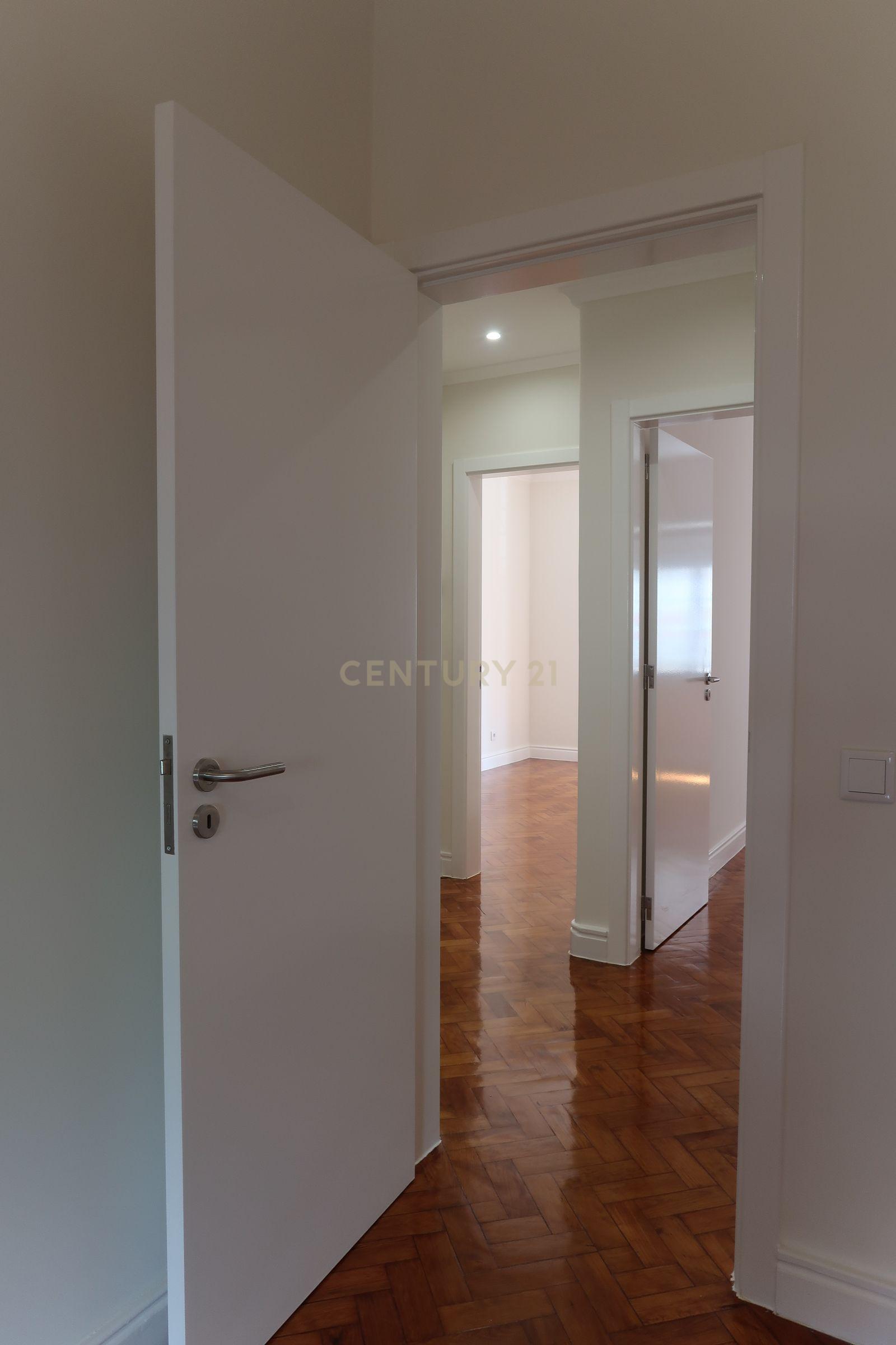 Prédio nas Avenidas Novas - Image 8