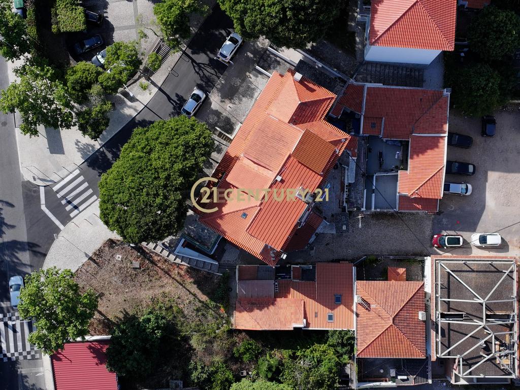 Prédio com terreno de 1200m2 no centro de Cascais | Zona Premium - Image 12