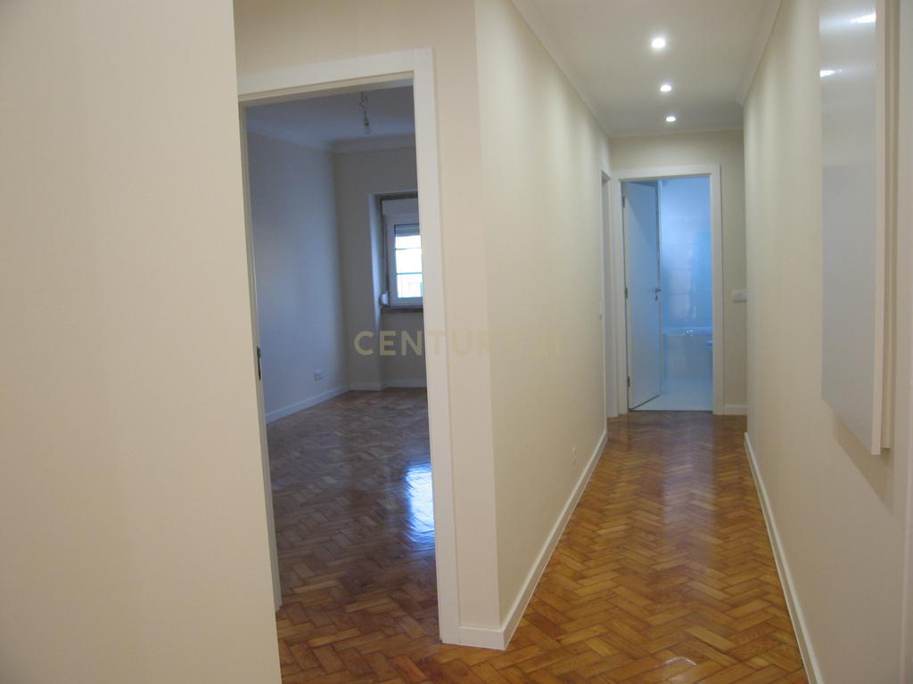 Prédio nas Avenidas Novas - Image 4