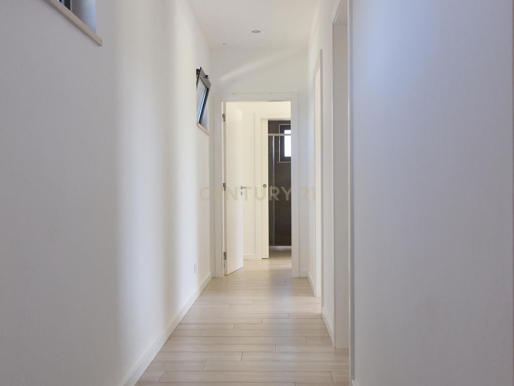 Luxo e Tranquilidade em Sagres: Uma Moradia Contemporânea à espera de ser sua! - Image 18