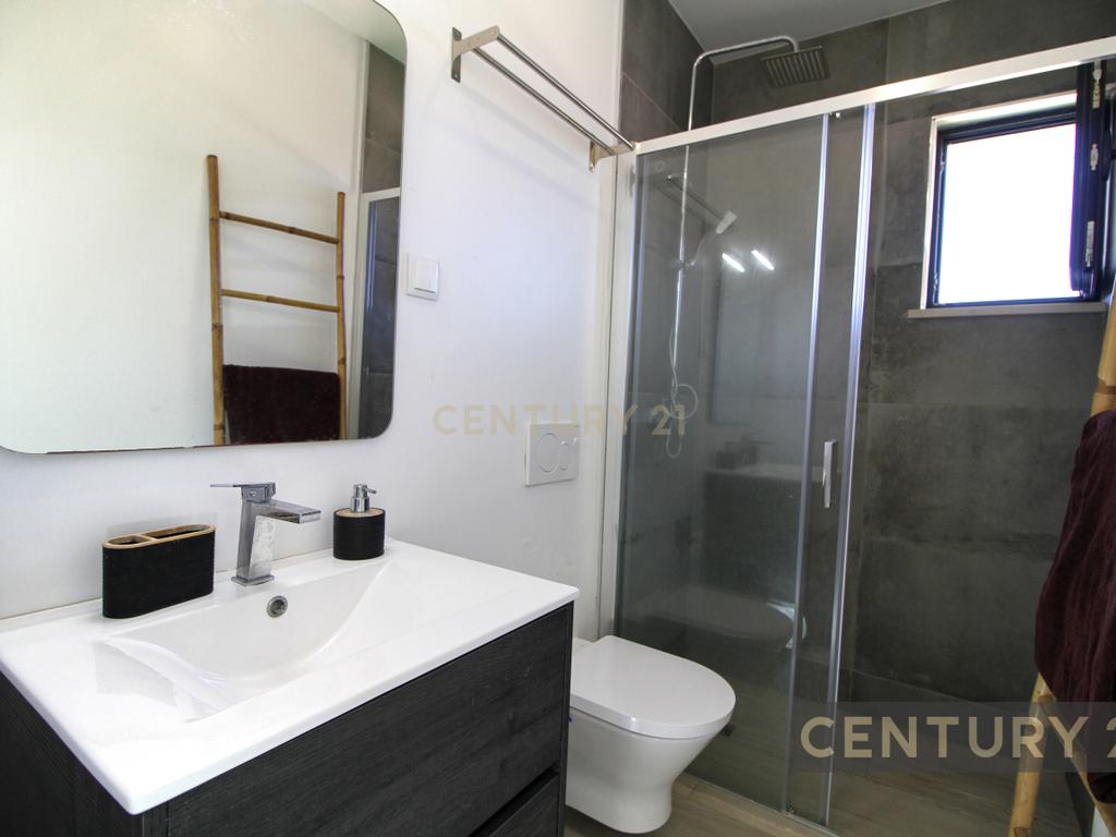 Luxo e Tranquilidade em Sagres: Uma Moradia Contemporânea à espera de ser sua! - Image 11