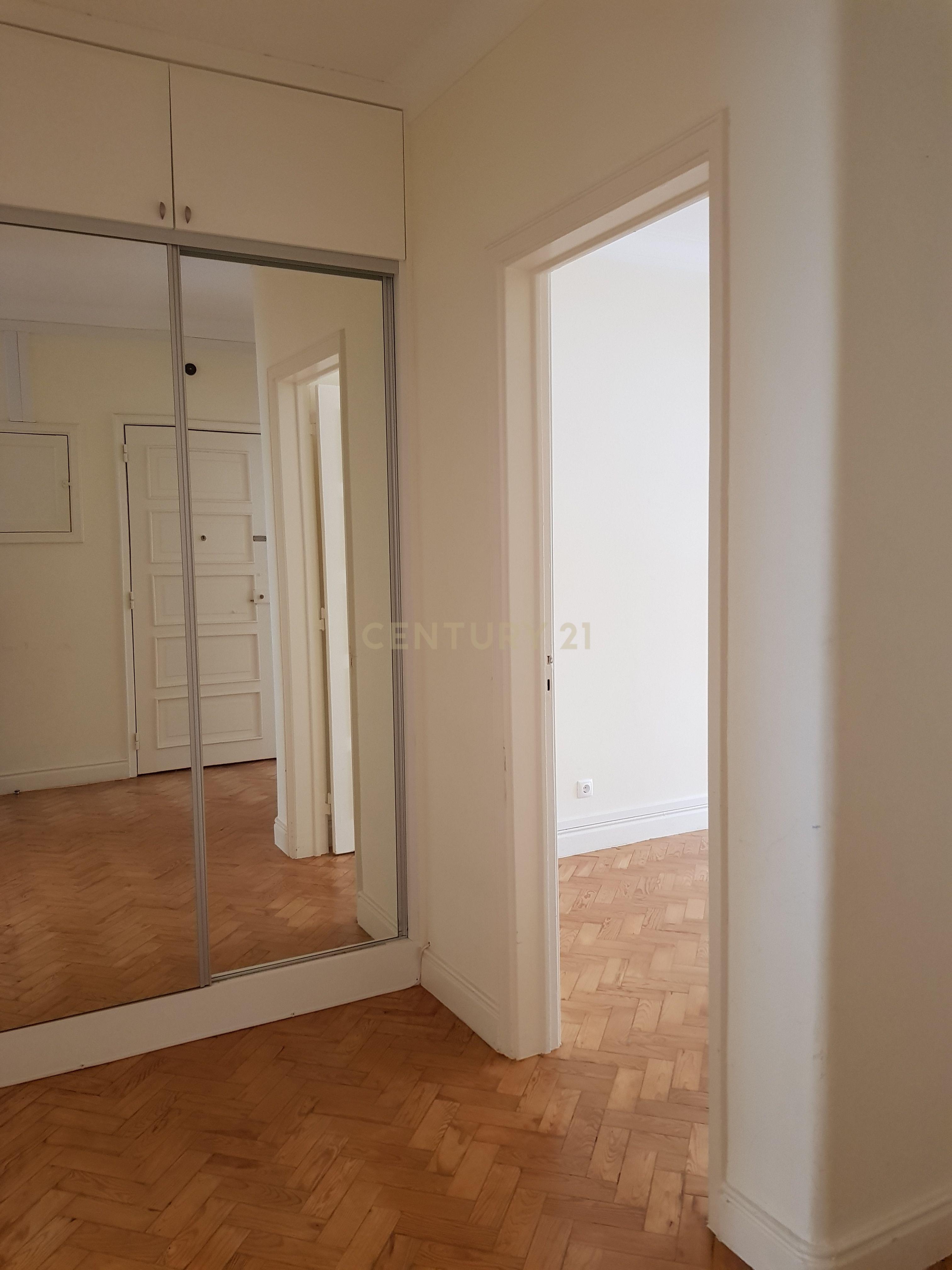 Prédio nas Avenidas Novas - Image 9