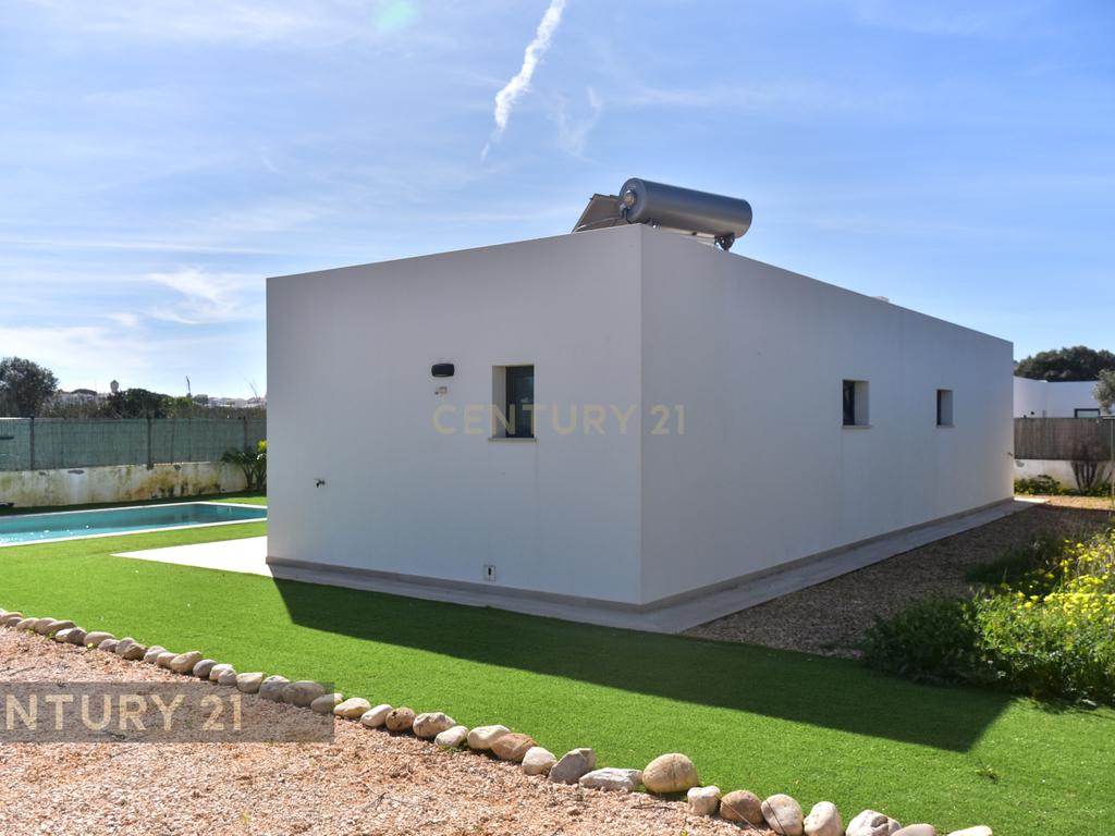 Luxo e Tranquilidade em Sagres: Uma Moradia Contemporânea à espera de ser sua! - Image 2
