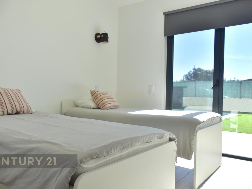 Luxo e Tranquilidade em Sagres: Uma Moradia Contemporânea à espera de ser sua! - Image 12