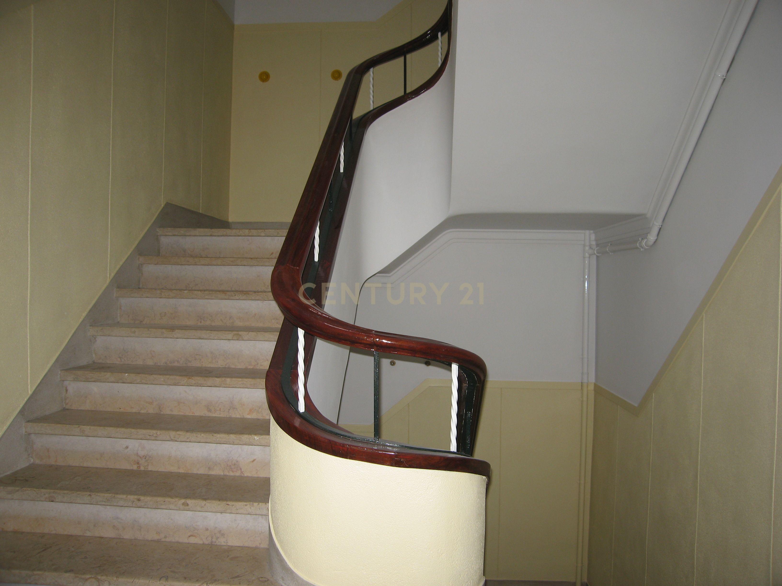 Prédio nas Avenidas Novas - Image 3