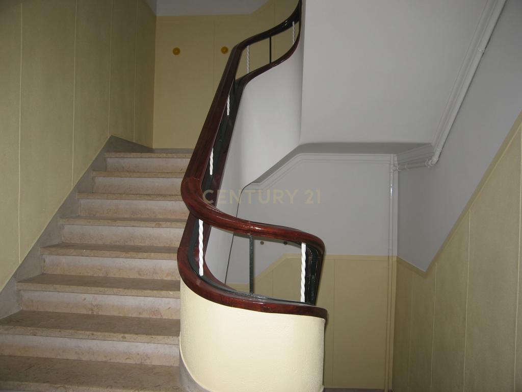 Prédio nas Avenidas Novas - Image 20