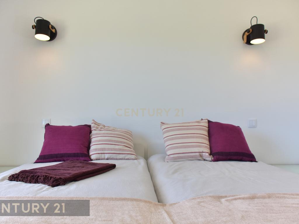 Luxo e Tranquilidade em Sagres: Uma Moradia Contemporânea à espera de ser sua! - Image 16