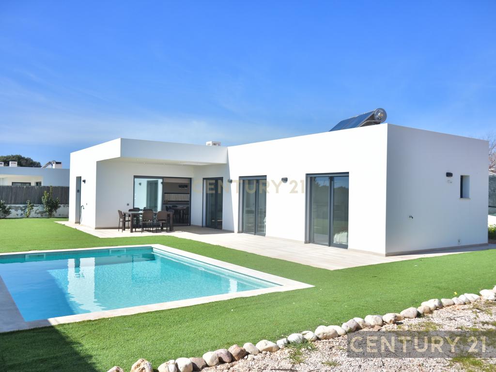 Luxo e Tranquilidade em Sagres: Uma Moradia Contemporânea à espera de ser sua! - Image 1