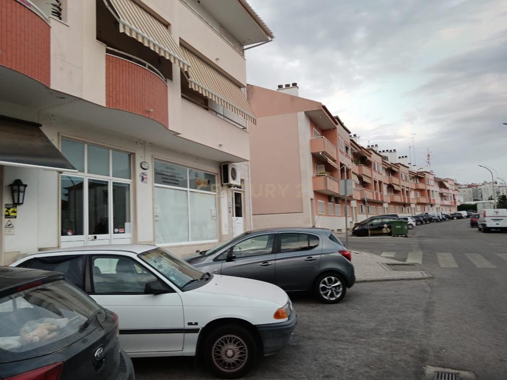 Loja para comercio com 220 m2, em Castelo Branco - Image 4