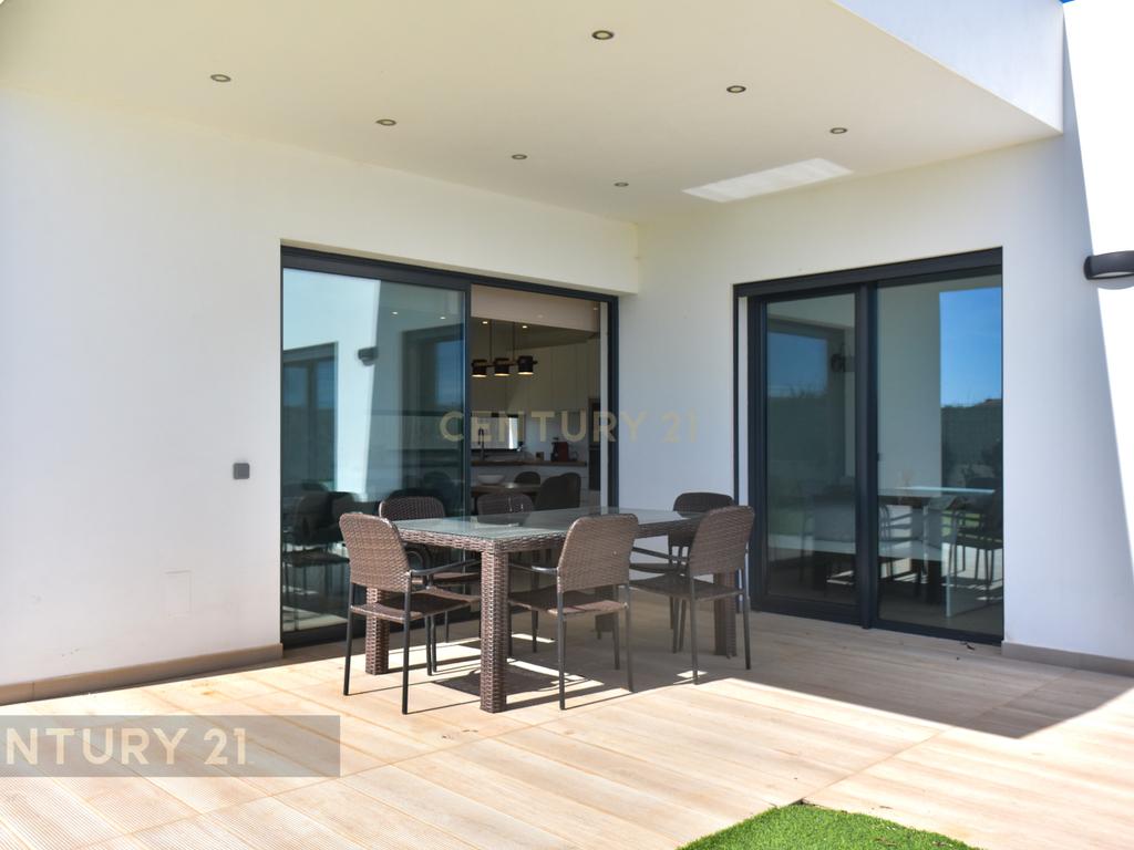 Luxo e Tranquilidade em Sagres: Uma Moradia Contemporânea à espera de ser sua! - Image 8
