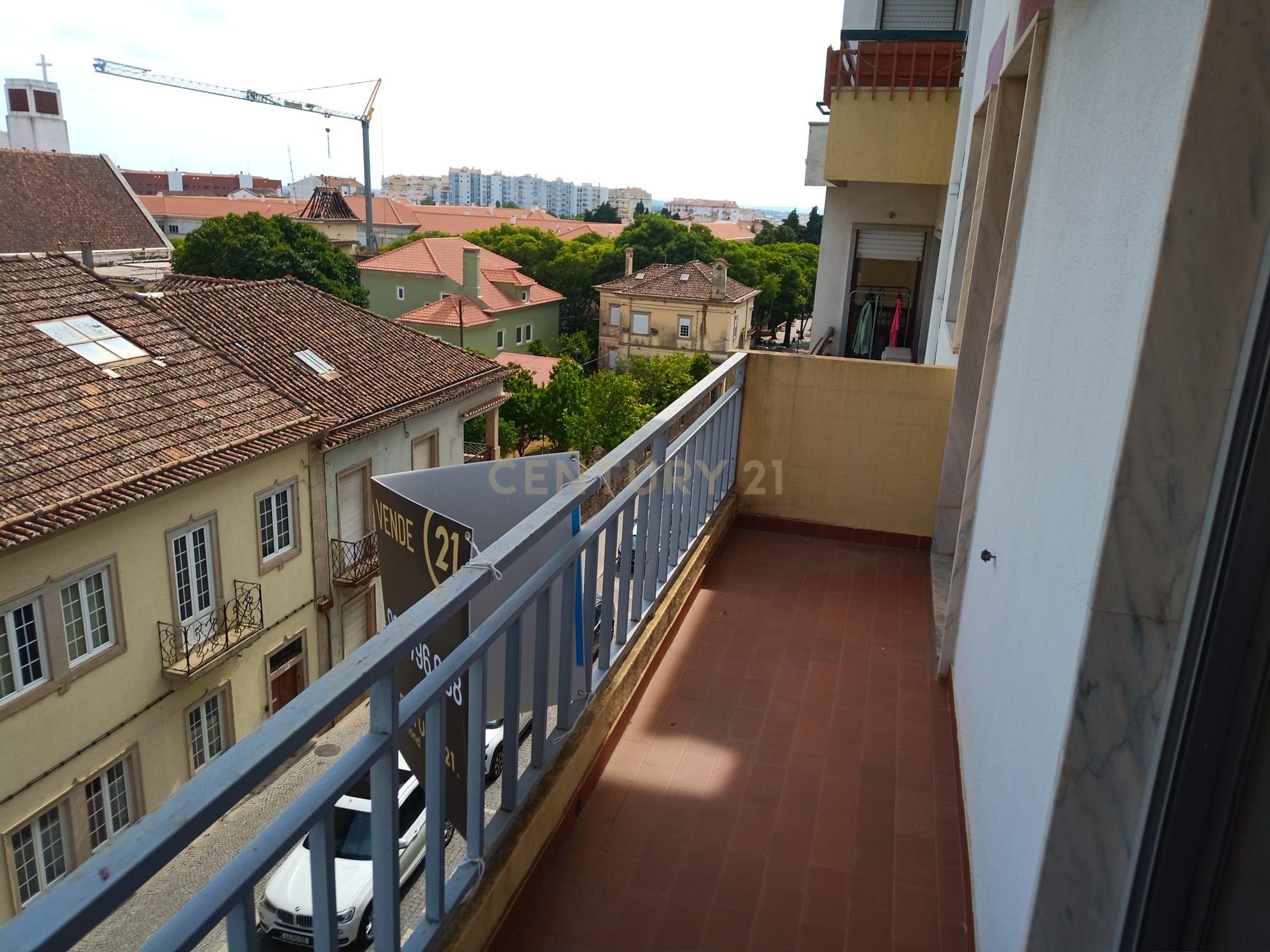 Apartamento T3, Rua Cardeal da Mota, em Castelo Branco - Image 4