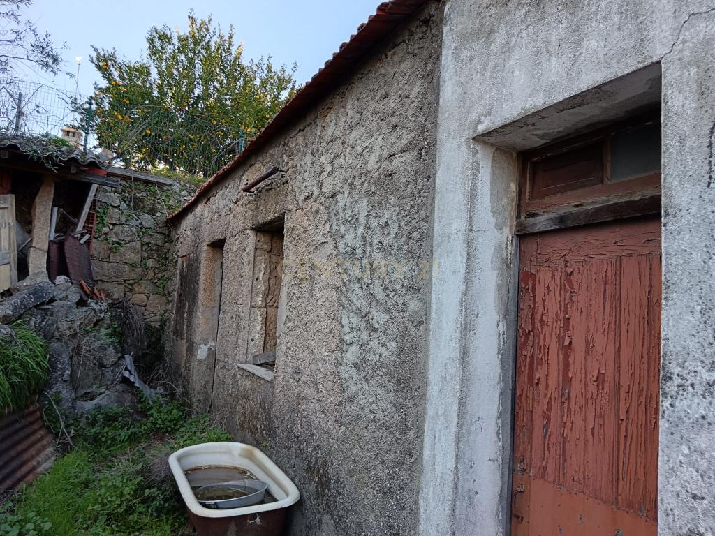 Casa Antiga com Logradouro, em Castelo Branco - Image 11