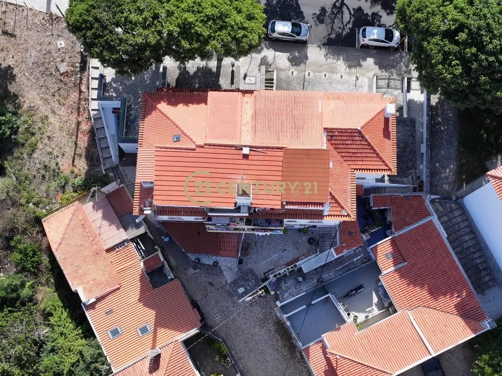 Prédio com terreno de 1200m2 no centro de Cascais | Zona Premium - Image 3