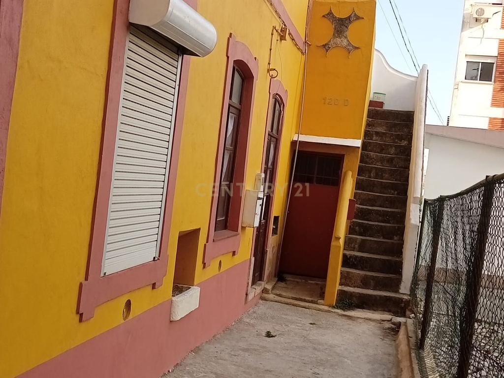 Edifício de dois pisos em pleno coração da cidade ( Montalvão) de Setúbal - Image 1
