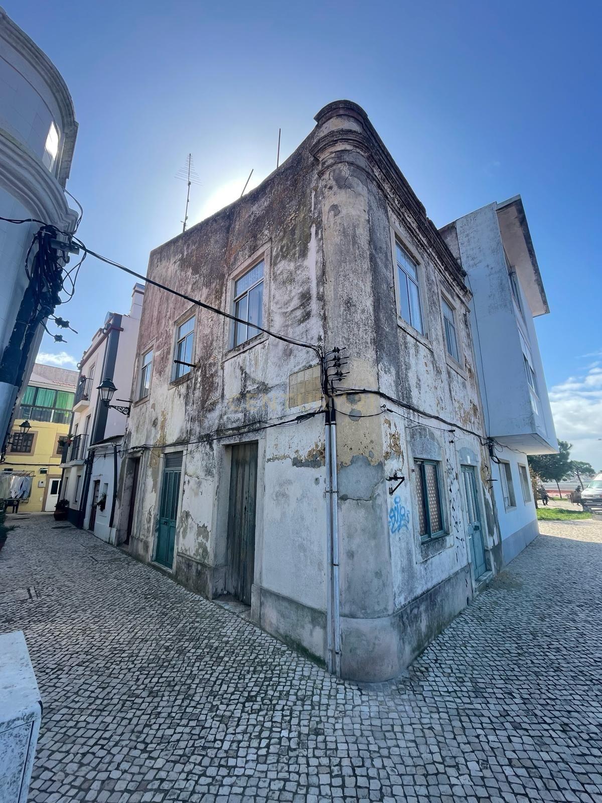 Prédio para Reconstrução total na 1ª linha da Seixal - Image 6