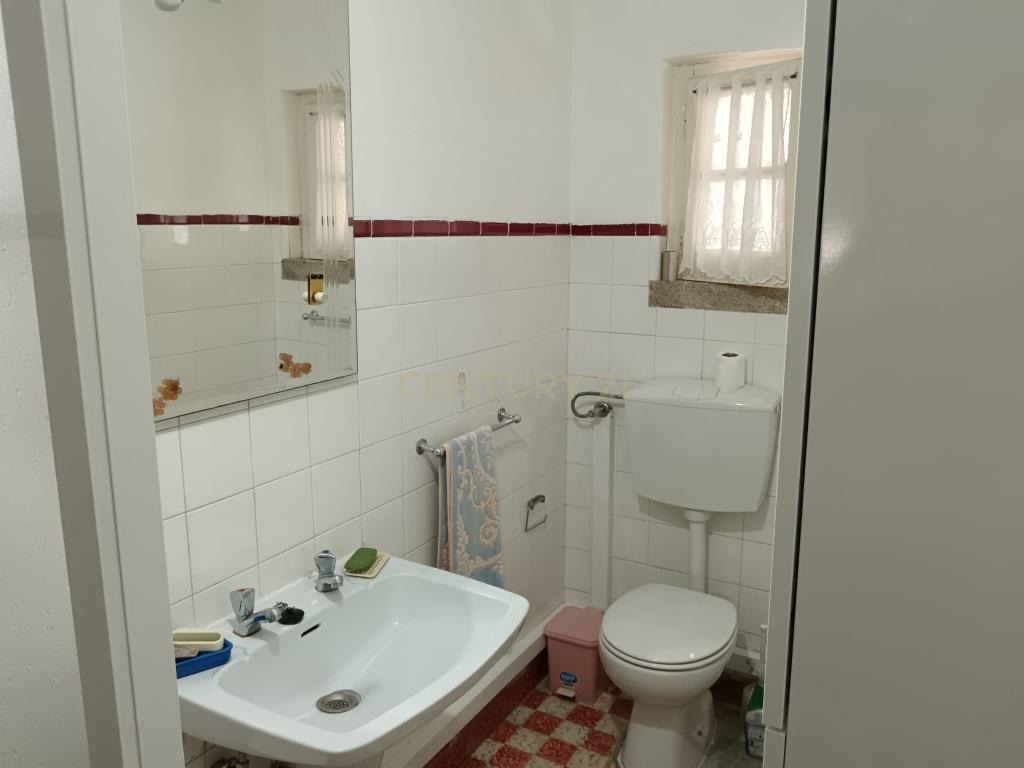Edifício habitação com 2 pisos mais sótão, Zona Matadouro em Castelo Branco - Image 5