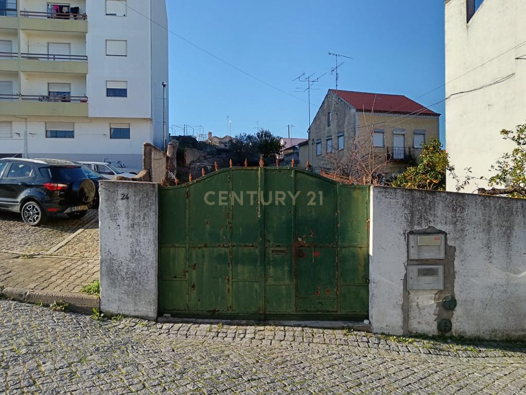 Casa Antiga com Logradouro, em Castelo Branco - Image 2