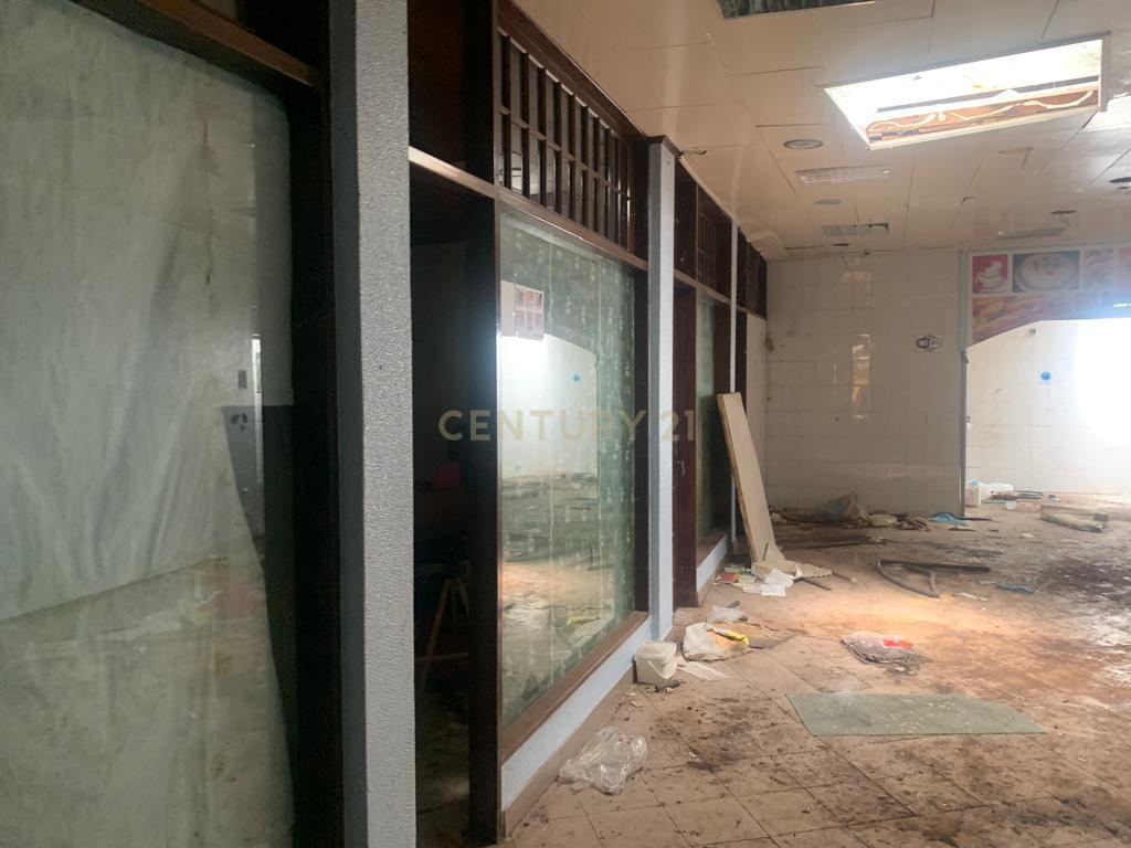 Prédio no centro de Machico - Potencial de Investimento - Image 7