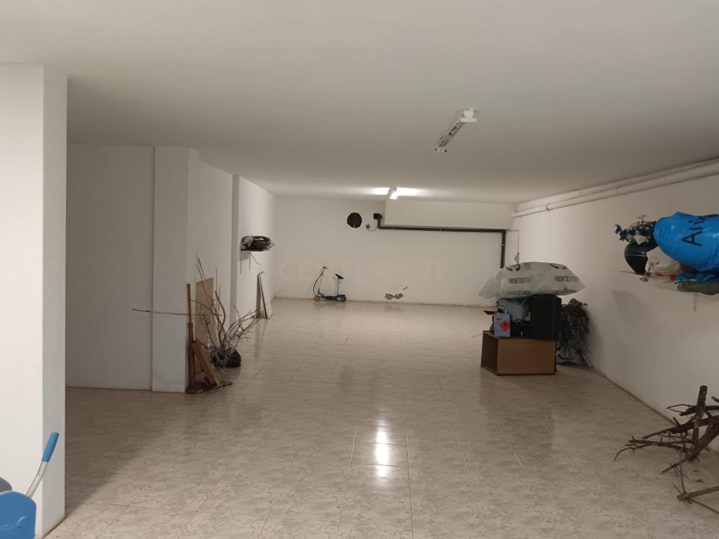 Loja para comercio com 220 m2, em Castelo Branco - Image 1