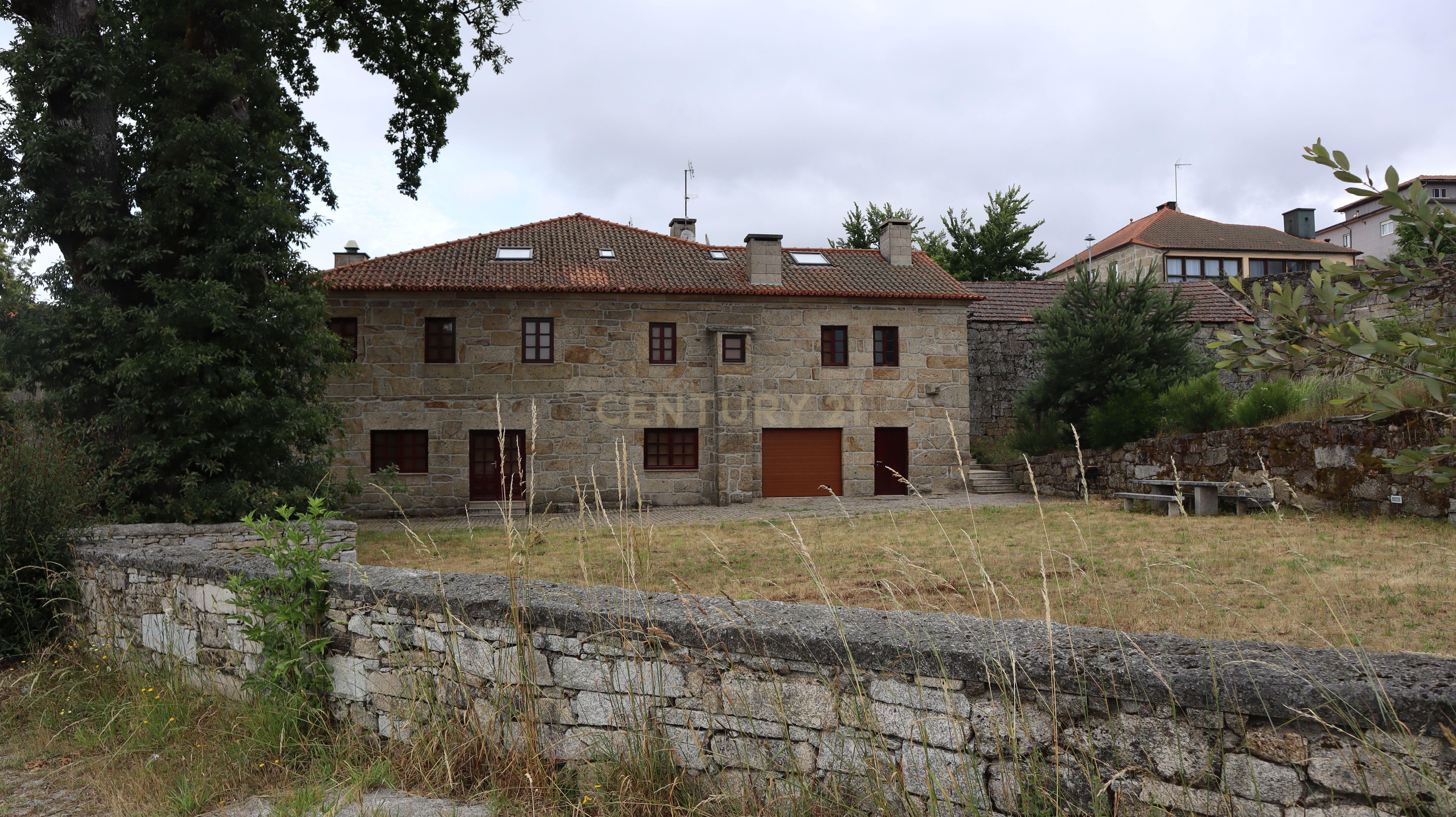 Imóvel com negócio em Montalegre. - Image 2