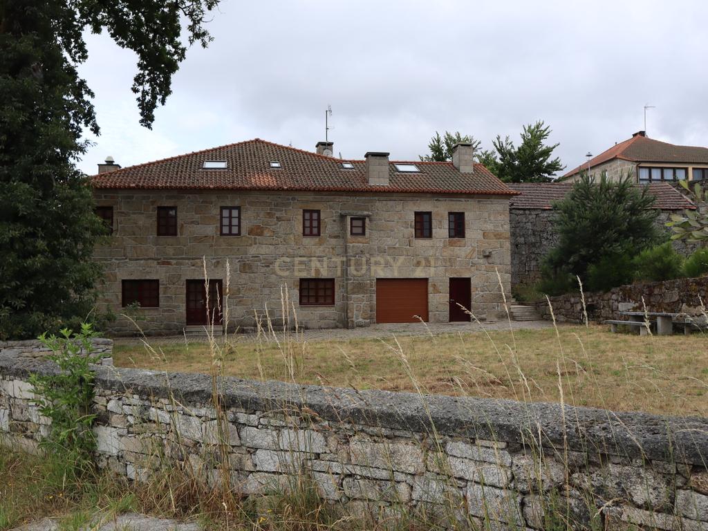 Imóvel com negócio em Montalegre. - Image 2