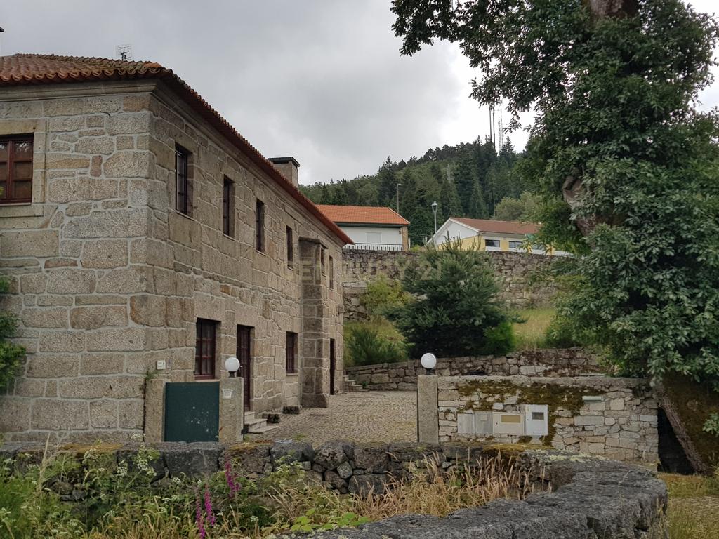 Imóvel com negócio em Montalegre. - Image 1