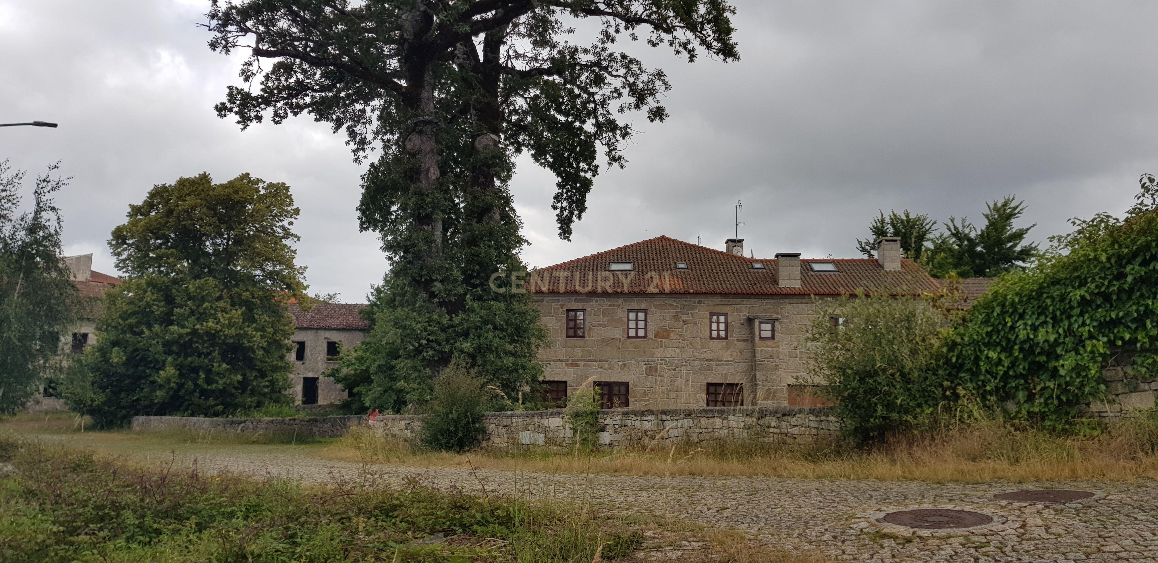 Imóvel com negócio em Montalegre. - Image 4