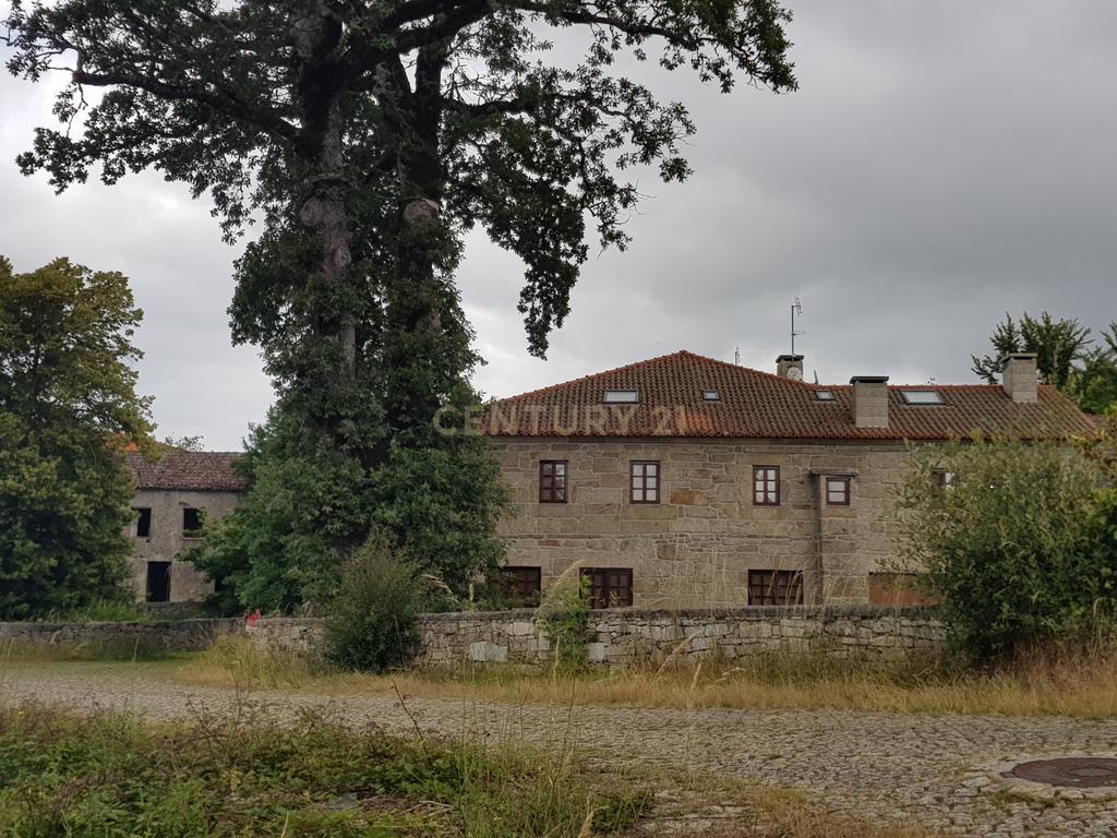 Imóvel com negócio em Montalegre. - Image 4