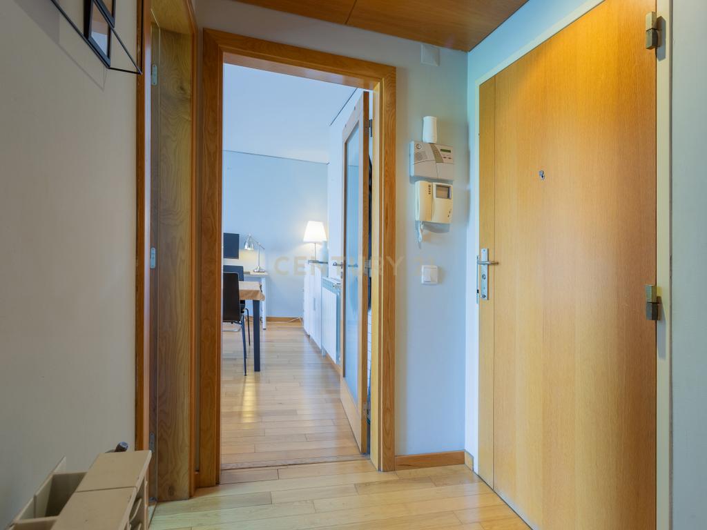 Apartamento com parqueamento, vista mar, nos Capuchos, Caparica - Image 11
