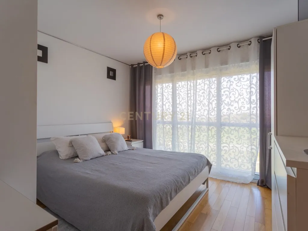 Apartamento com parqueamento, vista mar, nos Capuchos, Caparica - Image 4