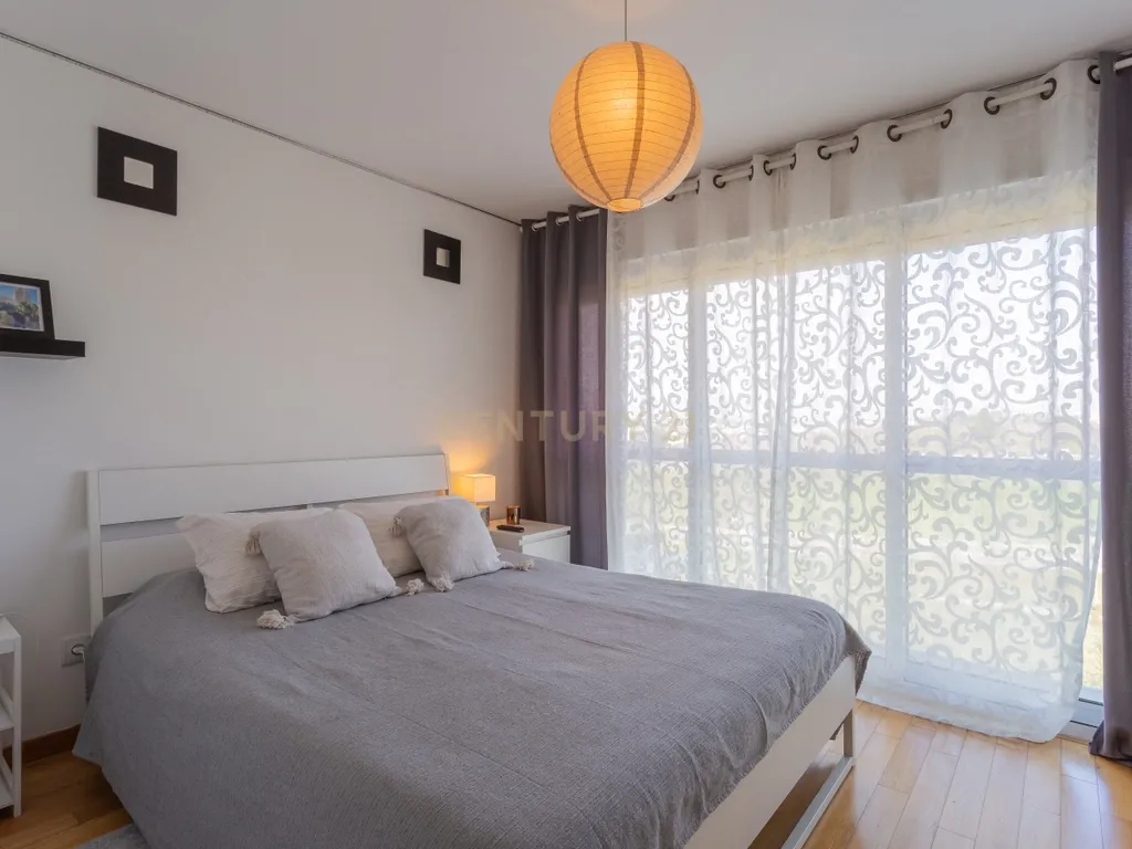 Apartamento com parqueamento, vista mar, nos Capuchos, Caparica - Image 3