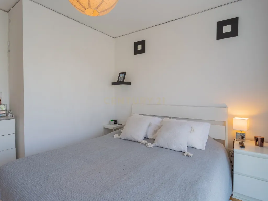 Apartamento com parqueamento, vista mar, nos Capuchos, Caparica - Image 5