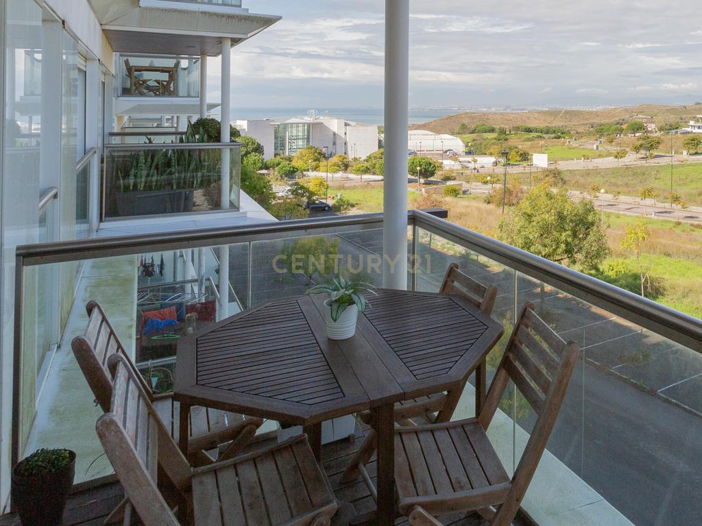Apartamento com parqueamento, vista mar, nos Capuchos, Caparica - Image 14