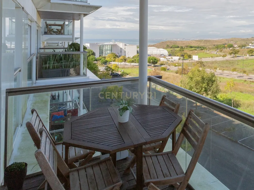 Apartamento com parqueamento, vista mar, nos Capuchos, Caparica - Image 14