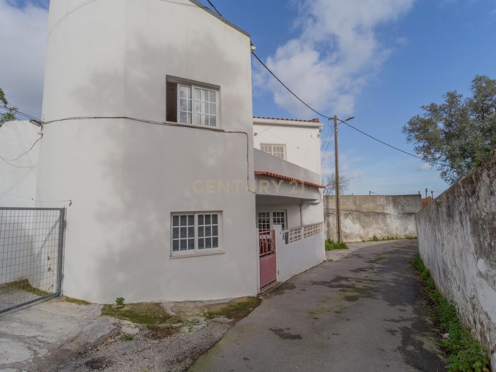 Moradia T4 Sobreda de Caparica - Image 1