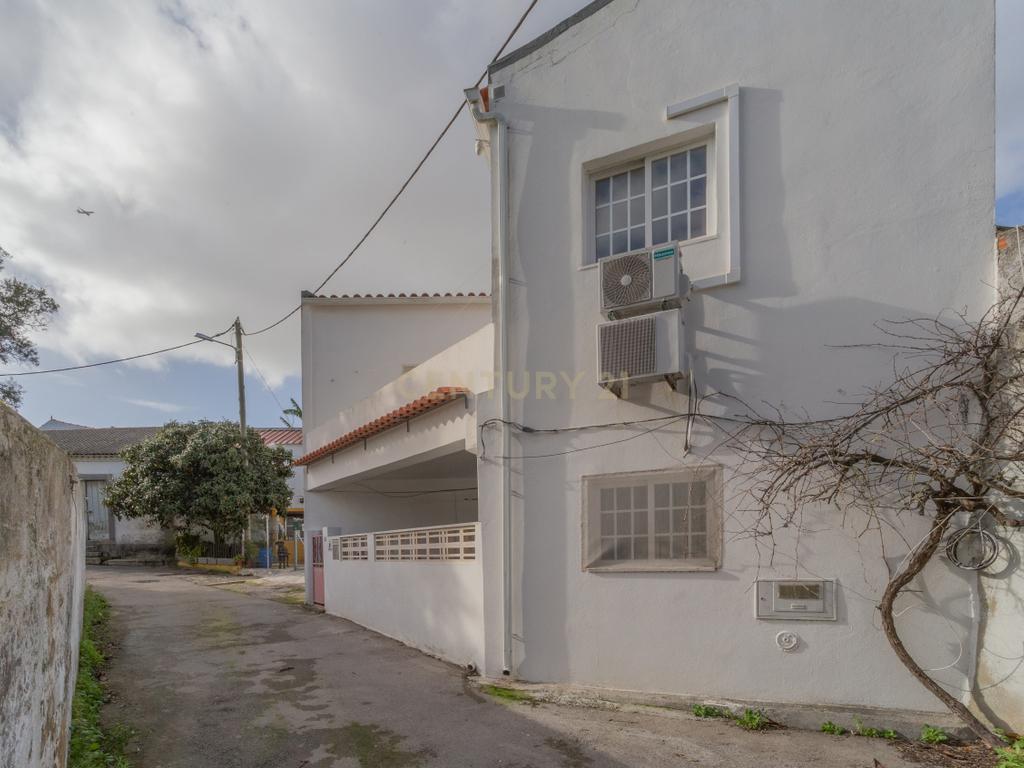 Moradia T4 Sobreda de Caparica - Image 3